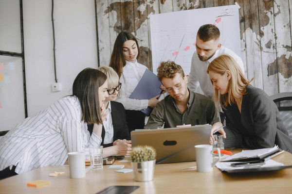 Gérer une Crise en Entreprise : Stratégies Efficaces et Astuces Essentielles